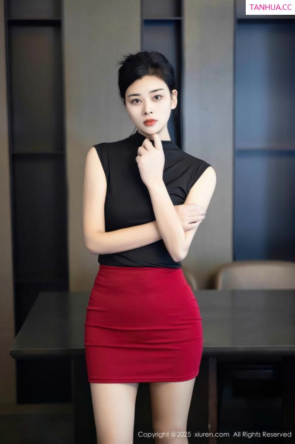   [XiuRen]高清写真图 2025.11.05 No.10948 徐清妍 魅惑黑丝第3张图片